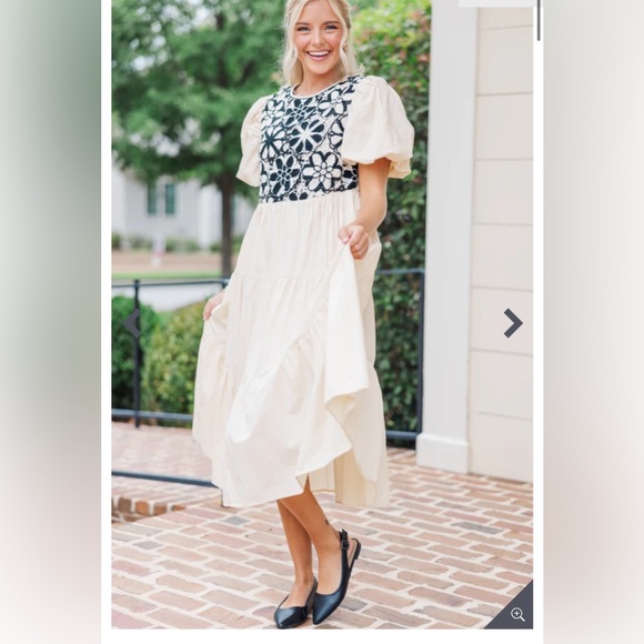 &merci Crochet Midi Dress - Picture 3 of 11